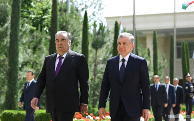 Тожикистон етакчиси тантанали кутиб олинди Тожикистон етакчиси тантанали кутиб олинди