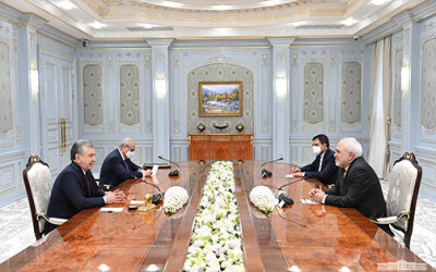 Президент Узбекистана принял министра иностранных дел Ирана