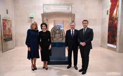 Президенты Узбекистана и Франции открыли в Лувре выставку «Сокровища оазисов Узбекистана. На пересечении караванных путей»