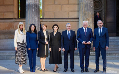 Президенты Узбекистана и Германии открыли уникальную выставку культурно-исторического наследия узбекского народа