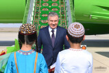 Shavkat Mirziyoyev arrives in Turkmenistan