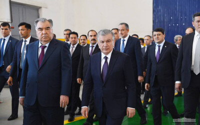 Davlat rahbarlari Urganchdagi ekskavator zavodida bo‘ldi Davlat rahbarlari Urganchdagi ekskavator zavodida bo‘ldi
