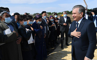 Давлатимиз раҳбари мирзаободликлар билан учрашди Давлатимиз раҳбари мирзаободликлар билан учрашди