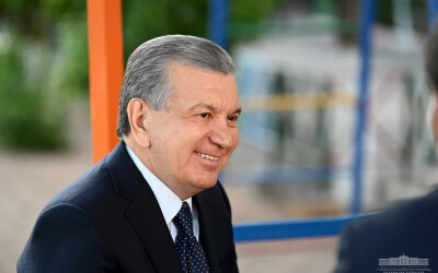 Давлат раҳбари маҳалла аҳолиси билан мулоқот қилди Давлат раҳбари маҳалла аҳолиси билан мулоқот қилди