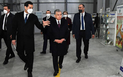 Shavkat Mirziyoyev: Bu korxona - tarixiy an’analarning sanoat darajasida qayta tiklanishi Shavkat Mirziyoyev: Bu korxona - tarixiy an’analarning sanoat darajasida qayta tiklanishi