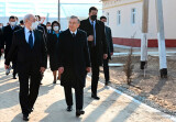Президент посетил махаллю в Нукусе