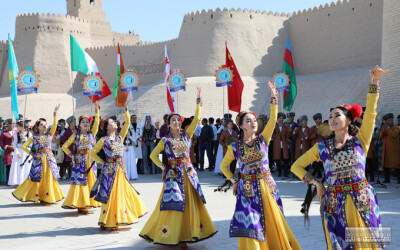 Международный фестиваль танца «Ракс сехри» проходит в Хиве