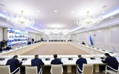 Продолжается видеоселекторное совещание под председательством Президента Шавката Мирзиёева