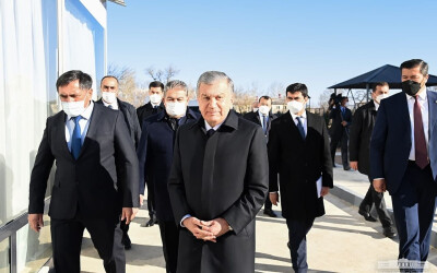 President becomes acquainted with construction activities in Chirchik