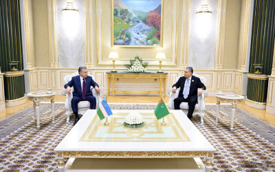 Президент Узбекистана встретился с Национальным лидером туркменского народа