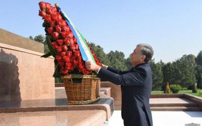 The President visits Mustaqillik Square