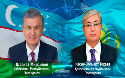 The President of Uzbekistan holds a phone call with the President of Kazakhstan