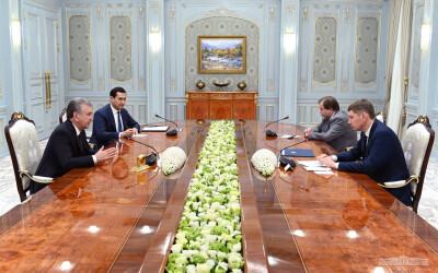 Президент Узбекистана принял делегацию России