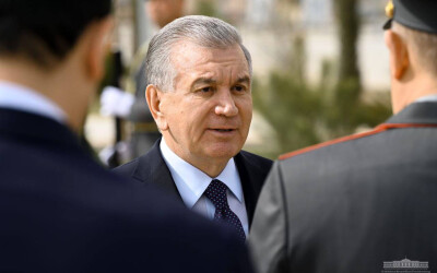 Президент Олий ҳарбий авиация билим юртини бориб кўрди Президент Олий ҳарбий авиация билим юртини бориб кўрди