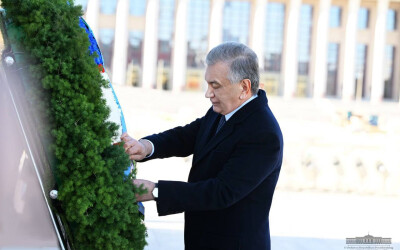 Президент Узбекистана почтил память народных героев Китая