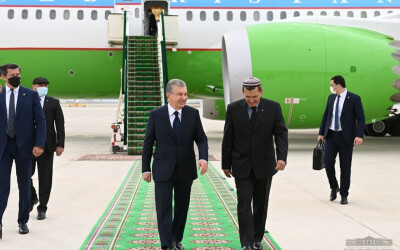 Shavkat Mirziyoyev arrives in Turkmenistan Shavkat Mirziyoyev arrives in Turkmenistan