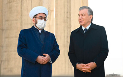 Shavkat Mirziyoyev Imom Buxoriy qabrini ziyorat qildi