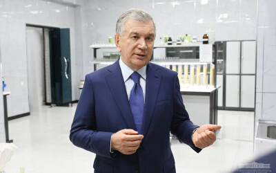 Президент в Бухаре ознакомился с деятельностью кластера Президент в Бухаре ознакомился с деятельностью кластера