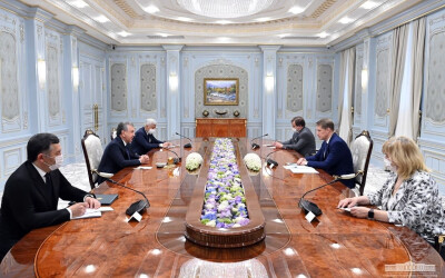 Президент Узбекистана принял министра здравоохранения России