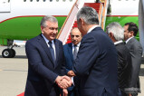 Президент Узбекистана прибыл в Баку