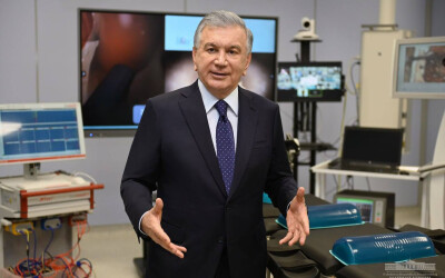 Президент посетил новые медицинские центры