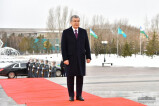 Shavkat Mirziyoyev «Otan korg‘aushilar» monumentiga gul qo‘ydi