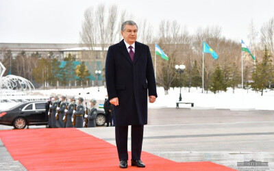 Shavkat Mirziyoyev «Otan korg‘aushilar» monumentiga gul qo‘ydi