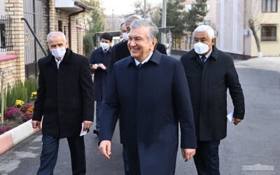 Prezident mahallalardagi sharoitni ko‘zdan kechirdi Prezident mahallalardagi sharoitni ko‘zdan kechirdi