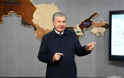 Shavkat Mirziyoyev Shahrisabzda zamonaviy ip-yigiruv korxonasi bilan tanishdi